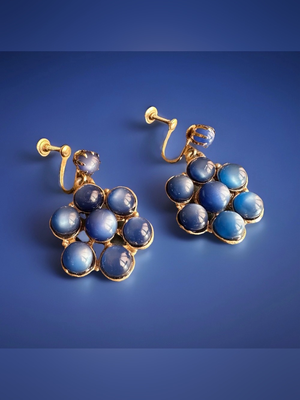 Vintage 1950s Blue Moonglow Lucite Flower Dangle Earrings Screw Back MCM 1.5”L